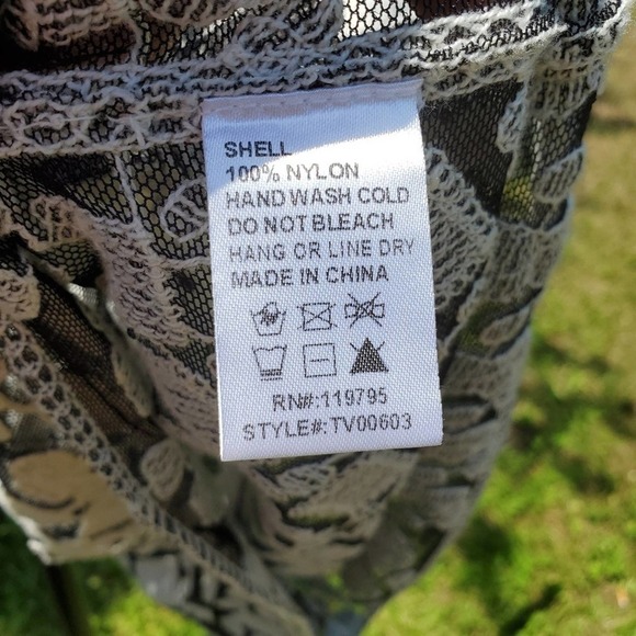 Miami white embroidered design on black mesh - Picture 4 of 9